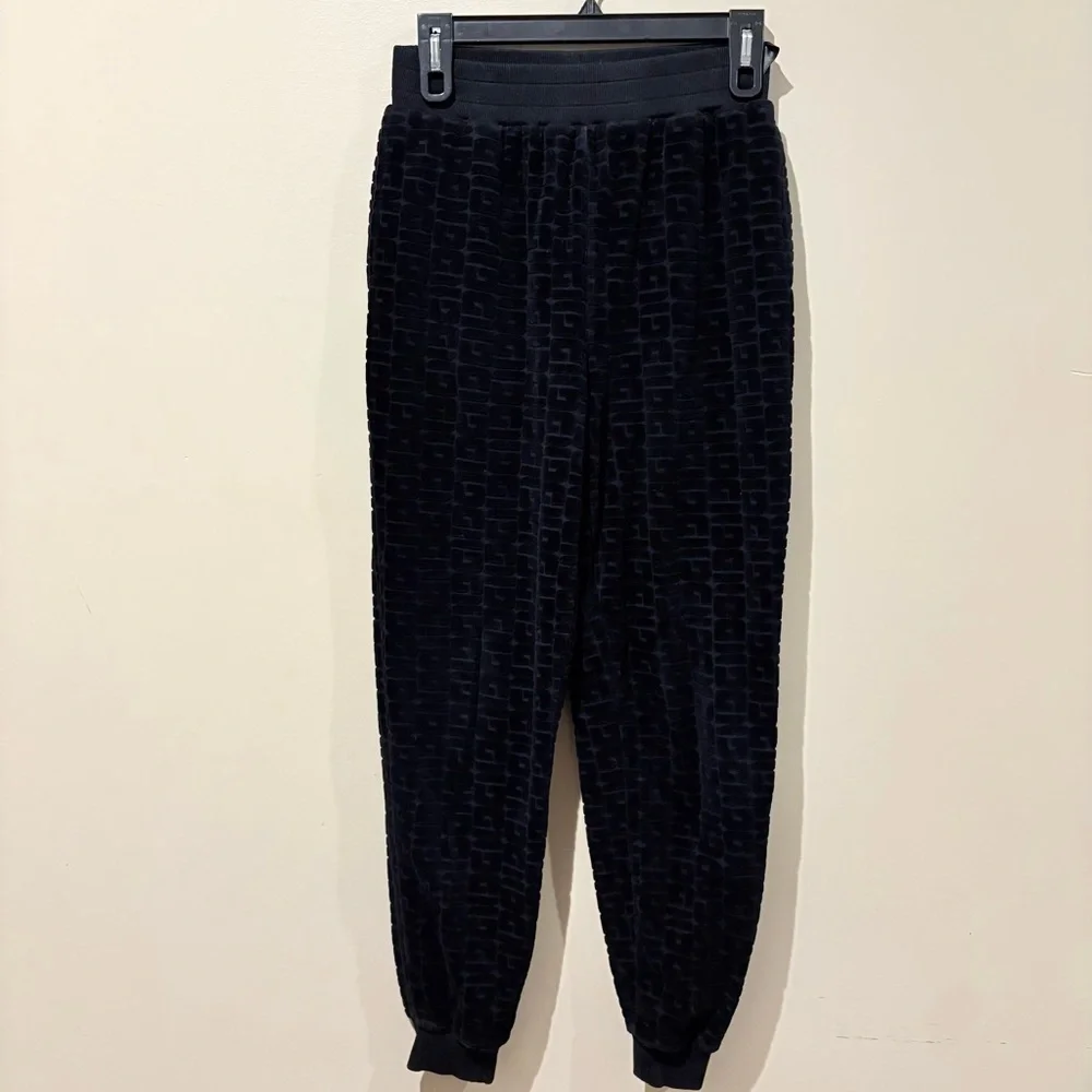 Guess women's pull on velvet jogger size S